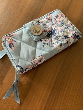 🕊️Vera Bradley Cherry Blossoms Ultralight RFID TurnLock Wallet